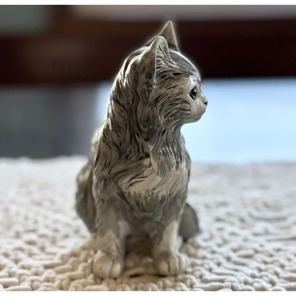 Vintage Grey Persian Cat Figurine Ceramic‎ Hand Made painted 5.5”